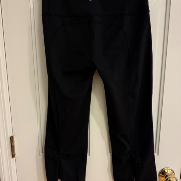 Lululemon crop split back black leggings size 8 - Picture 2 of 6